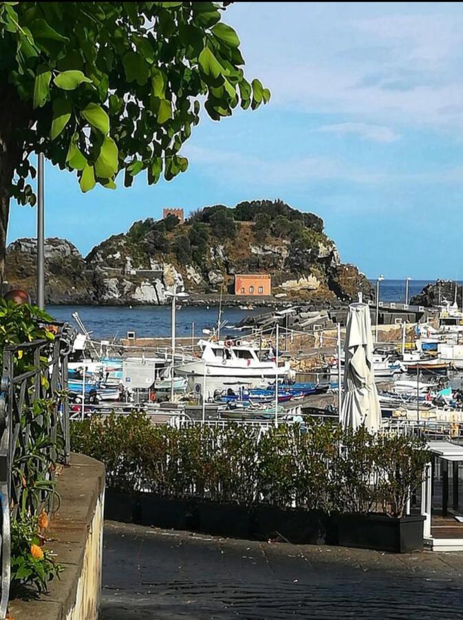 La Petite Maison Aci Castello Luaran gambar