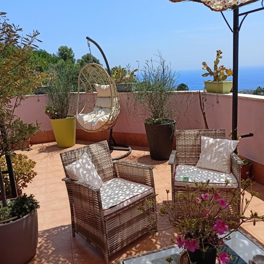 La Petite Maison Aci Castello Luaran gambar