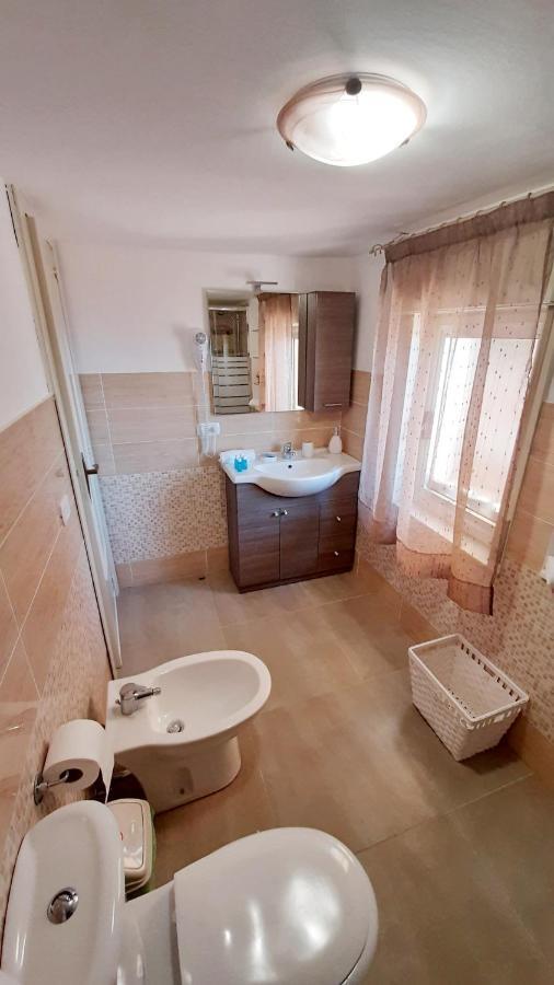 La Petite Maison Aci Castello Luaran gambar